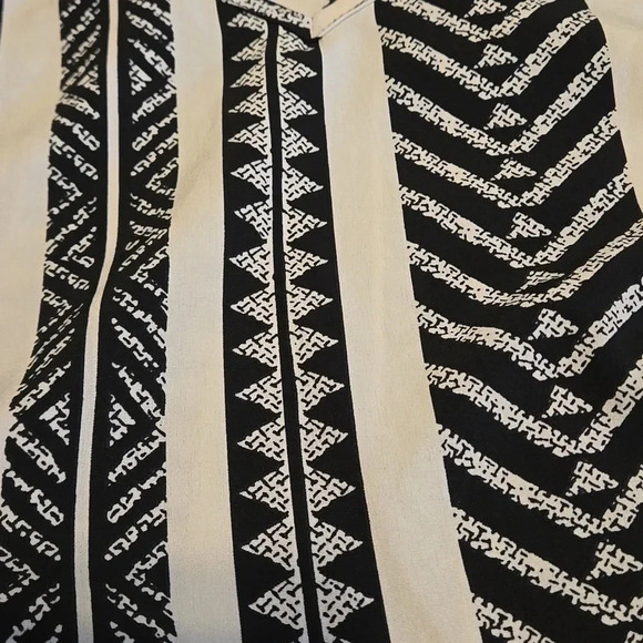 Shein Curve Black and White Striped Top with Spaghetti Straps Women size 1X - Picture 3 of 9